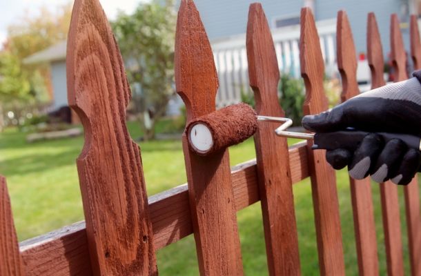 Fence-Painting-in-Sterling-Heights-Michigan